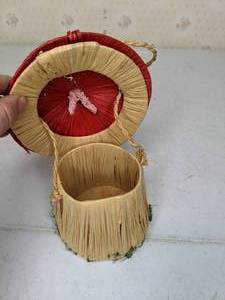 lot 162 image: Unique 1940s Straw Mushroom Purse