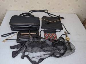 lot 174 image: Variety of Ladies Purses & Wristwatch