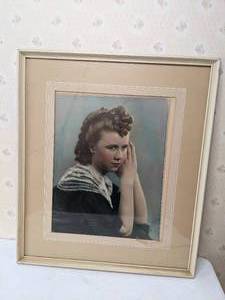 lot 168 image: Vintage 1930s Framed Tinted Photo of Young Woman