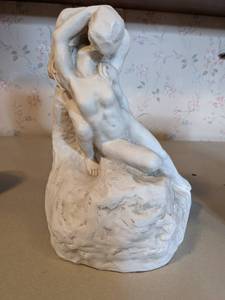 lot 62 image: Small Sculpture Man & Woman Embracing