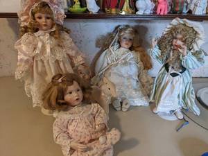 lot 72 image: Porcelain Dolls Little Bo Peep & Friends