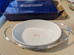 lot 81 image: International Silver Company Silver Plated Oval Wire Basket With Stoneware Liner