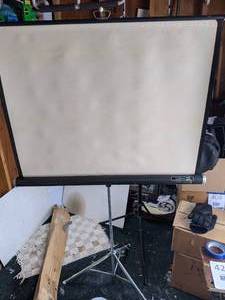 lot 428 image: Vintage 1960s Radiant Meteor Projection ScreenBackdrop