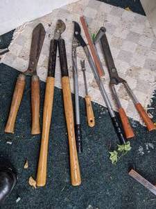 lot 430 image: Tree and Hedge Clippers plus Squeegee