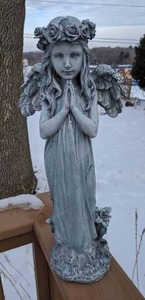 lot 446 image: 18 Plastic Angel Garden Ornament