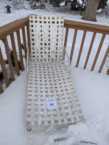 lot 450 image: Outdoor Lounge Chair & Ottoman w Cushions
