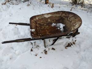 lot 461 image: Rusty & Rustic Wheelbarrow