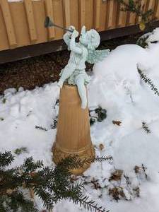 lot 465 image: Cherub Blowing Horn on a Pedestal (Plastic)