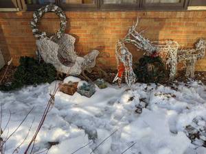 lot 468 image: Misc Christmas Decor