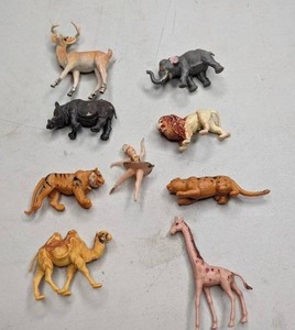 lot 290 image: Nine Small Animal Figurines