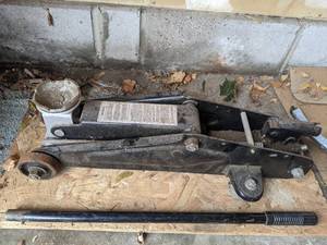 lot 327 image: Trolley Jack