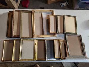 lot 395 image: Large Lot of Picture Frames