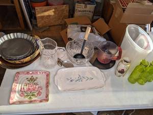lot 375 image: Assorted Kitchenware