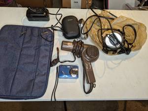 lot 806 image: Collection of Vintage Electronics and a Laptop Case