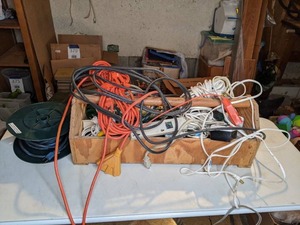 lot 819 image: Extension Cords, Power Strips & Light Timers