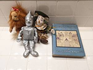 lot 5 image: Antique Book 1st edition  The Magical Monarch of Mo by L. Frank Baum (& Wizard of Oz Plush Toys)