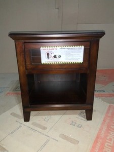 lot 21 image: FURNITURE OF AMERICA SPARTA 1-SHELF BROWN CHERRY NIGHTSTAND NOT USED SEE PICS