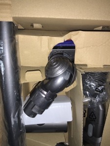 lot 32 image: DYSON V8 ANIMAL CORDLESS STICK VACUUM CLEANER OPEN BOX SEE PICS