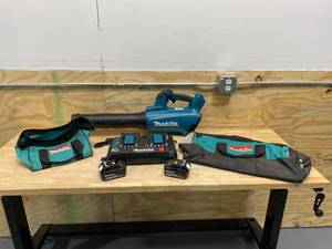 MAKITA Lot.  Blower, 2 18v Batteries, Dual Battery Charger and Two Bags
