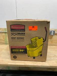 RUBBERMAID COMMERCIAL PRODUCTS WaveBrake 35 Qt. Plastic Mop Bucket with Wringer