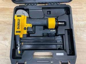DEWALT 18-Gauge Pneumatic Brad Nailer