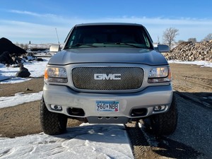 lot 7004 image: 2000 GMC Yukon Denali 4x4 - ONLY 79,216 Miles Prior Arizona Vehicle - SUPERCHARGED 5.7l V8