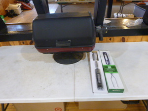 lot 6 image: Meco Electric Barbecue Grill