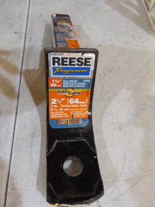 lot 23 image: Reese 2 12 Drop Ball Mount