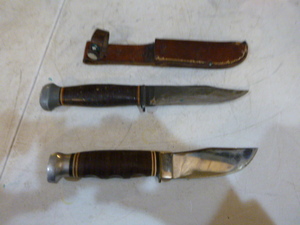 lot 54 image: 2 Hunting Knives