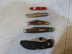 lot 61 image: 5 Small Pocket Knives