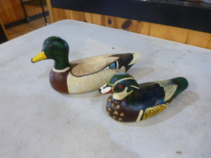 lot 71 image: 2 Decorative Ducks