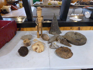 lot 76 image: Decorative Wooden Items