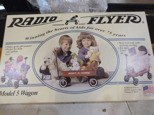 lot 86 image: Radio Flyer Model 5 Wagon