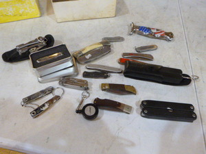 lot 89 image: Lot of Pocket Knives