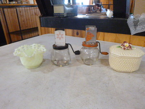 lot 117 image: Vintage Items