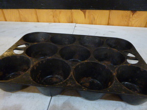 lot 123 image: Vintage Cast Iron Muffin Pan