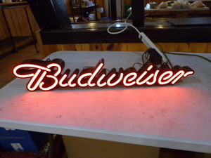 lot 3 image: Budweiser Beer Bar Light