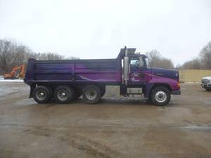 lot 2 image: 1989 Freight Liner Dump Truck
