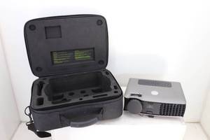 lot 14 image: Dell 2400MP Projector w Case