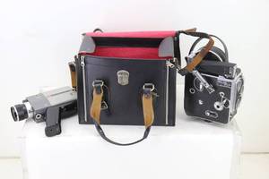 lot 21 image: 2 Vintage Cameras
