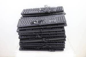 lot 28 image: 30 Dell Keyboards