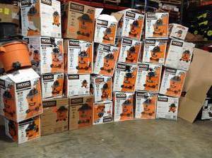 lot 8 image: Pallet with assorted Ridgid Shop Vacs various models and conditions review pictures