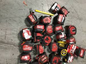 Lot of tape meassures various sizes and conditions see pictures
