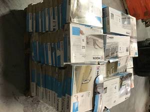 Pallet with assorted Moen faucets for parts see pictures