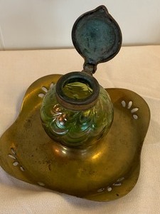 lot 3 image: Loetz Type Antique Inkwell