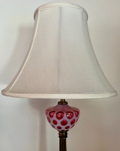 lot 121 image: Cranberry Opalescent Coin Spot Lamp