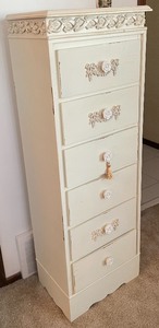 lot 120 image: Shabby Chic Style Lingerie Chest