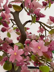 lot 122 image: Beautiful Glass Jade Tree