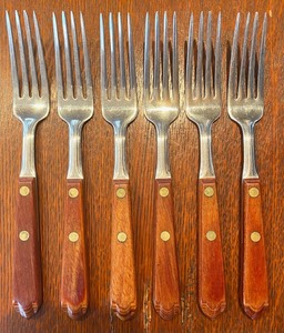 lot 75 image: Washington Forge Flatware Set