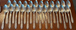 lot 77 image: WM Rogers A-1 Flatware Set